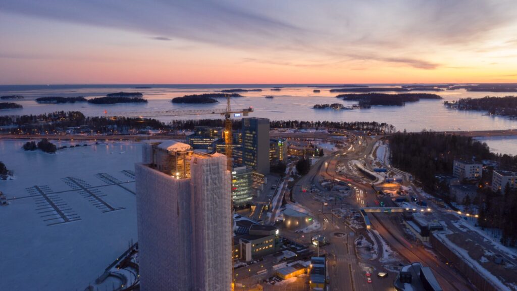 Kaupunki meren rannalla