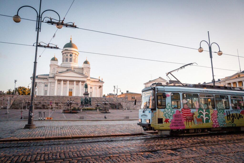 Raitiovaunu Senaatintorilla